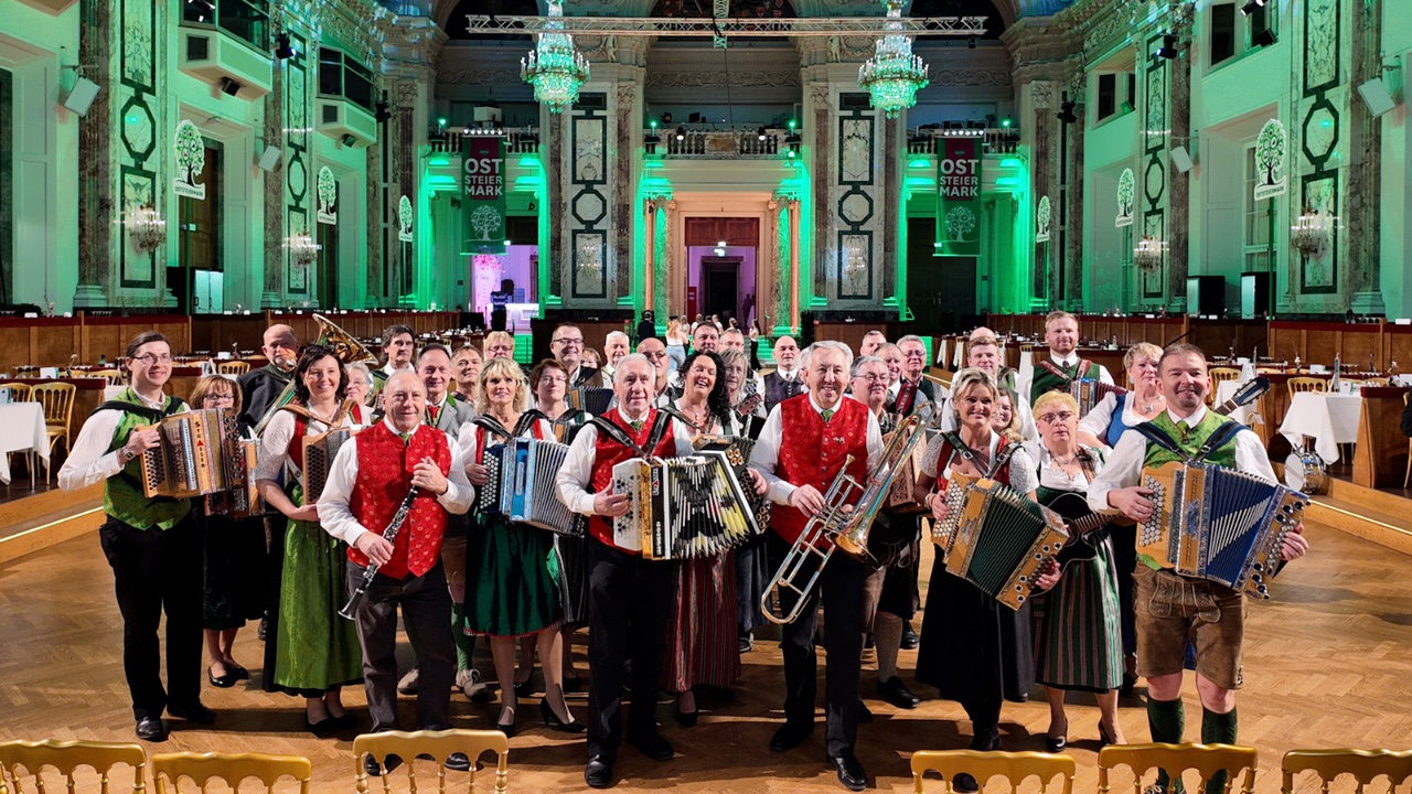 Stoanineum-Schüler beim Steirerball in Wien