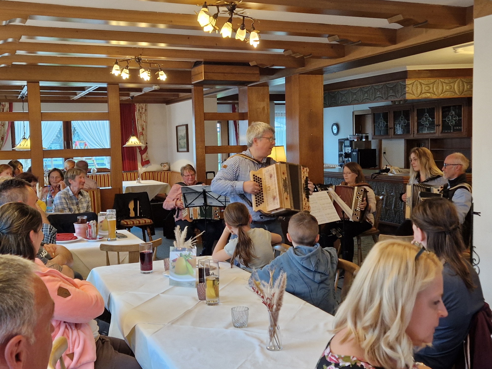 Gemeinsam musizieren beim Frühlingsstammtisch in Reutte
