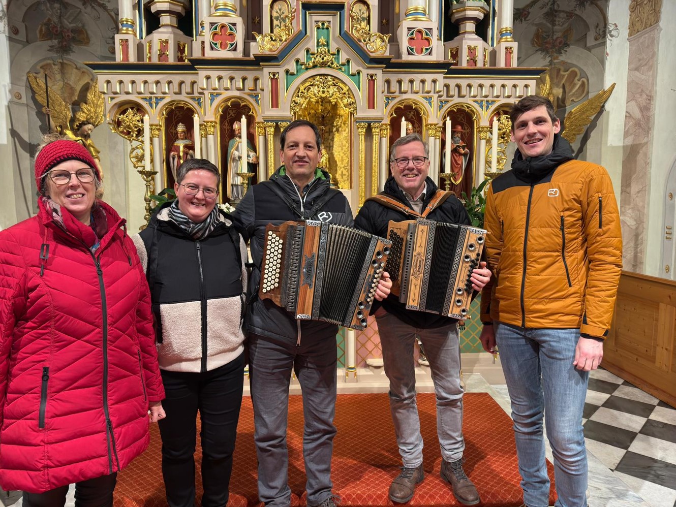 Advent und Weihnachtsgestaltung - Pius Frischmann mit seinen Schülern