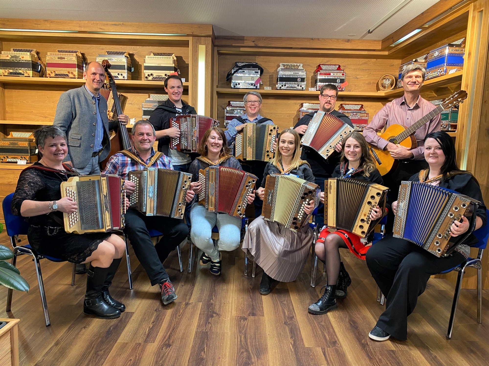Das Team der Michlbauer Zentrale musiziert gemeinsam