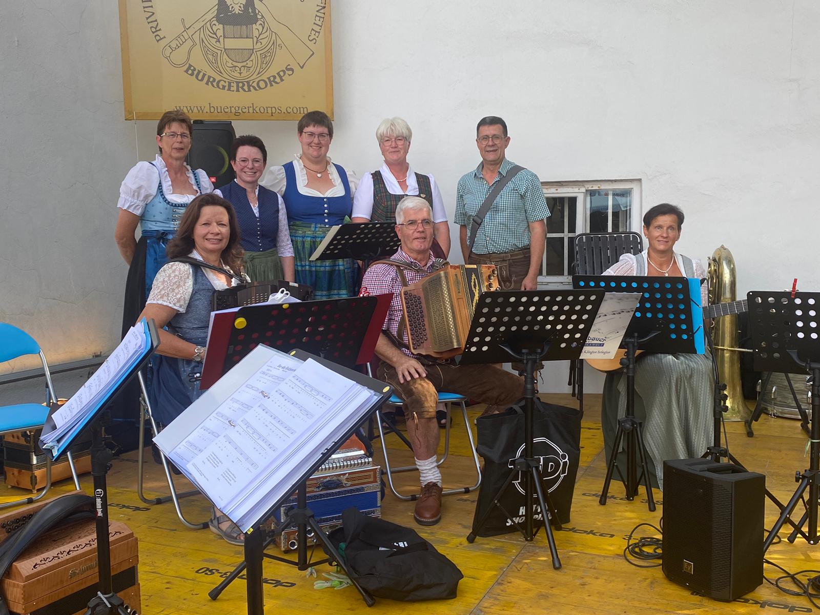 Begeisterte Harmonikaspieler am Dirndlgwandsonntag in Niederösterreich