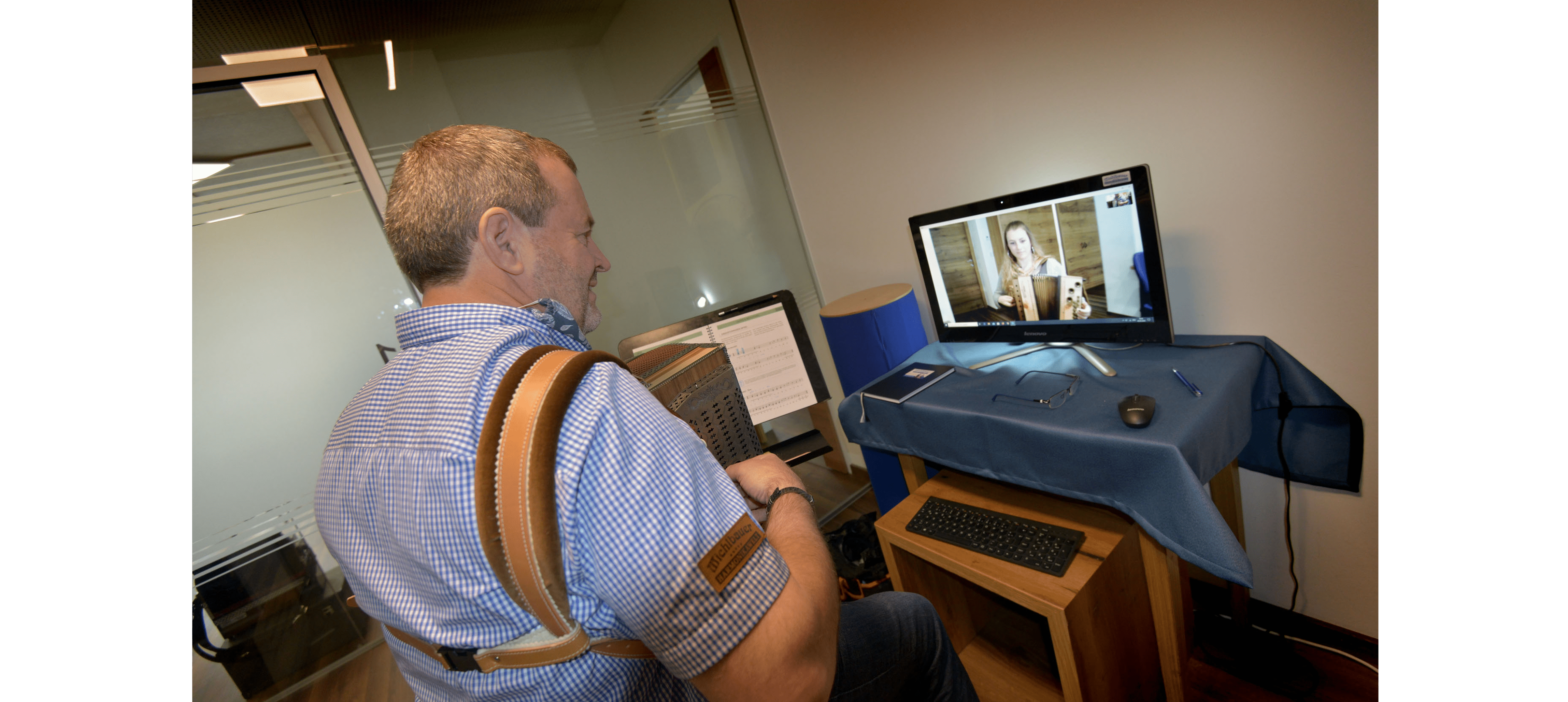 Online-Harmonika-Unterricht via Skype