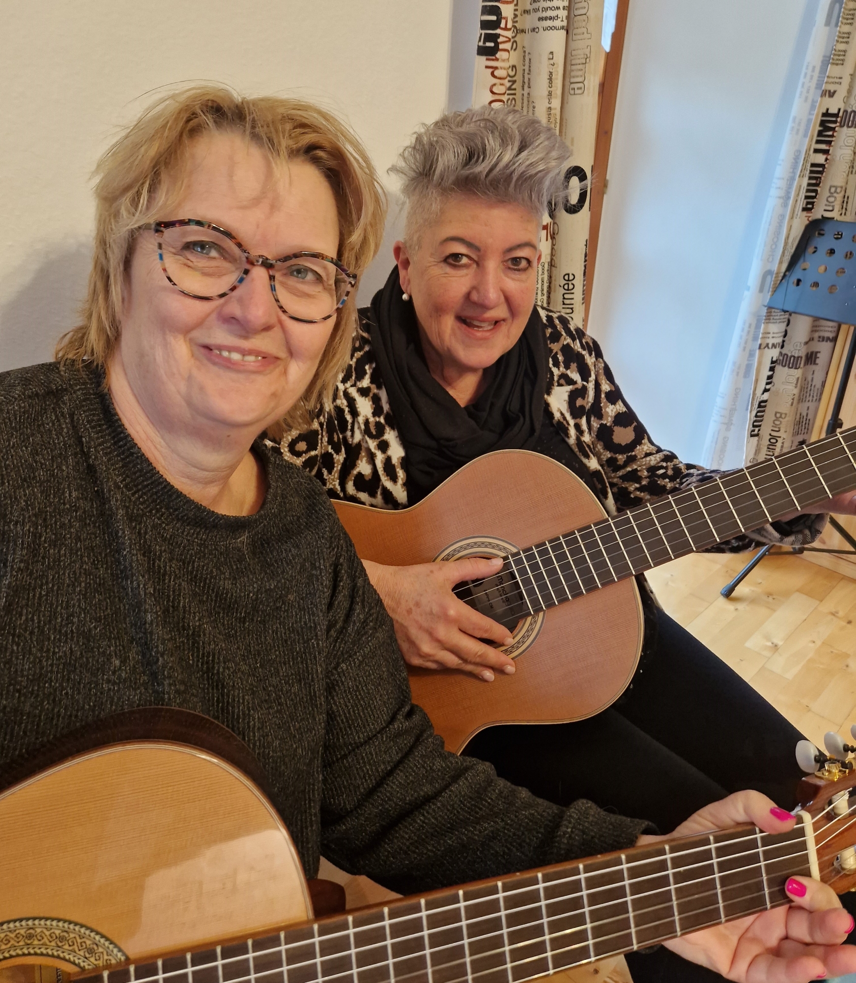 Begeisterte Gitarren-Schülerinnen aus Imsterberg