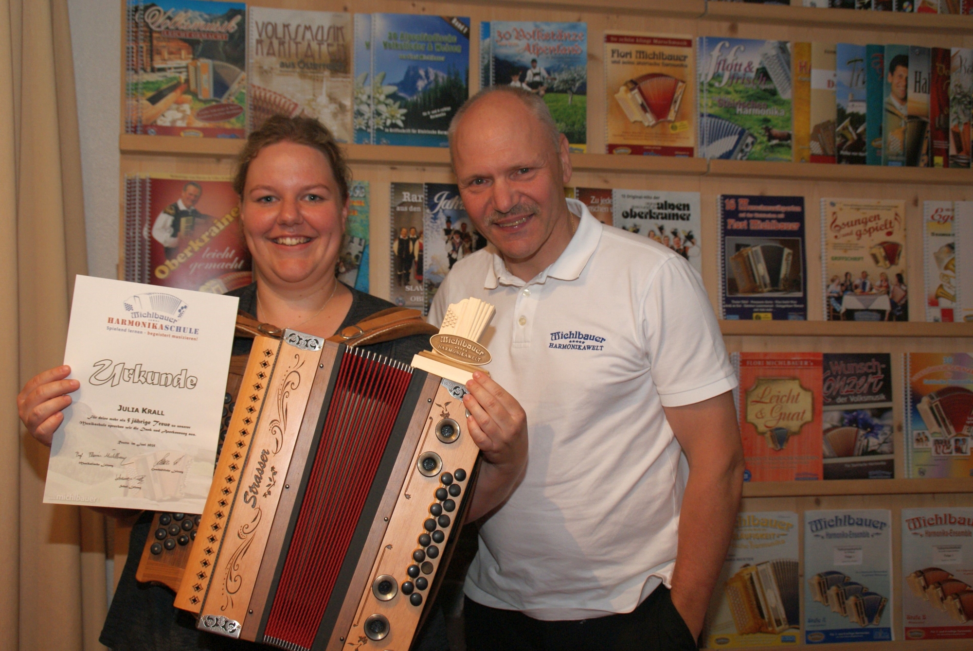 Schülerehrung von Harmonikalehrer Werner Fiechtl